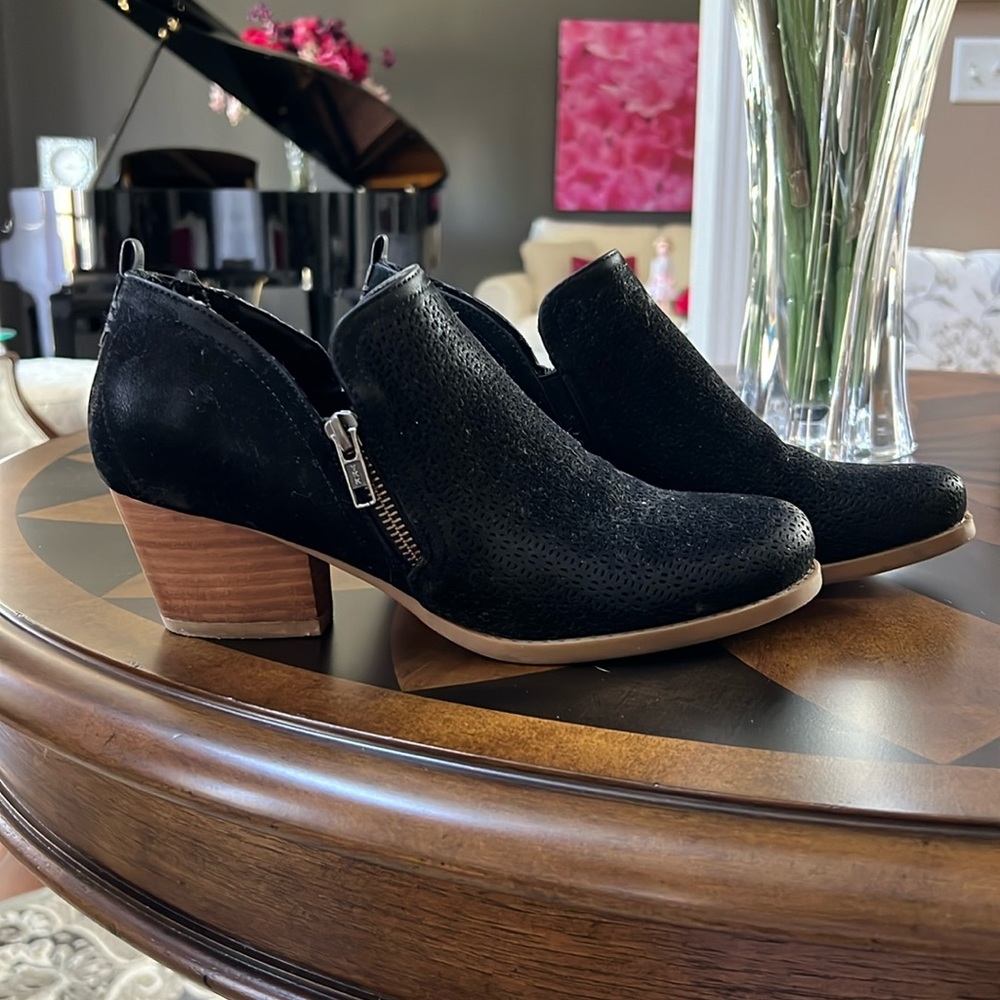 Bare traps Booties